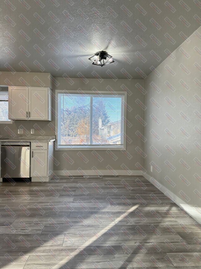 Building Photo - Property Agent Owned