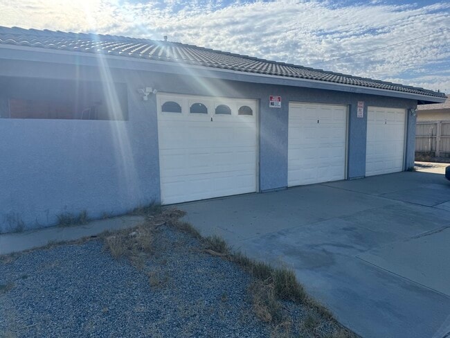 Building Photo - 13901 Caliente Dr