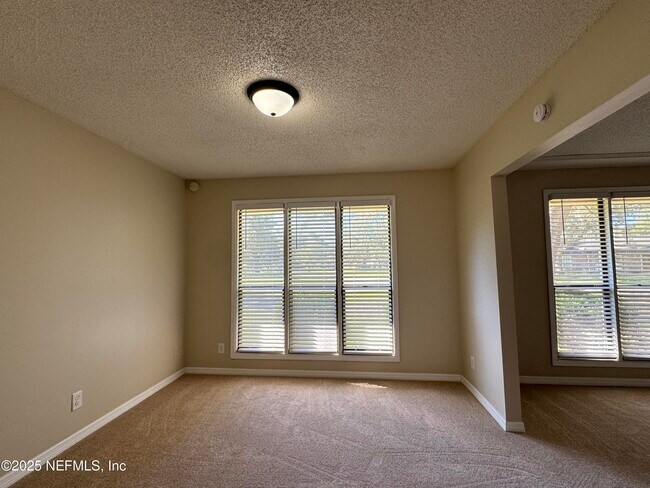 Building Photo - 2052 Pompano Pkwy