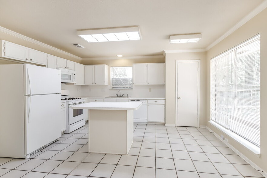Building Photo - 4110 Bassingham Dr
