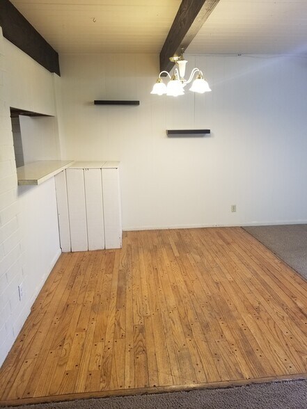 #45 2BR 1Bath With Washer/Dryer - 2740 University Ave