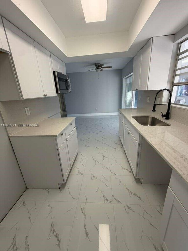 Building Photo - 4030 School Cir