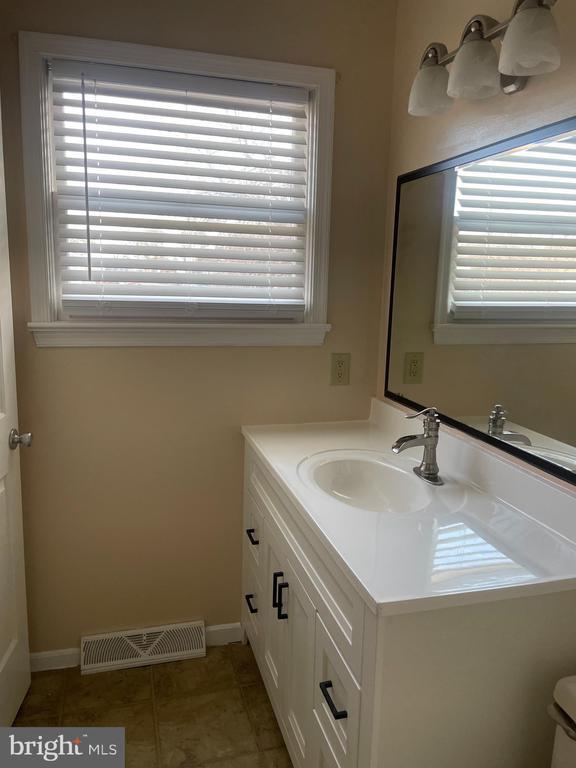 Building Photo - 5400 Oxford Dr