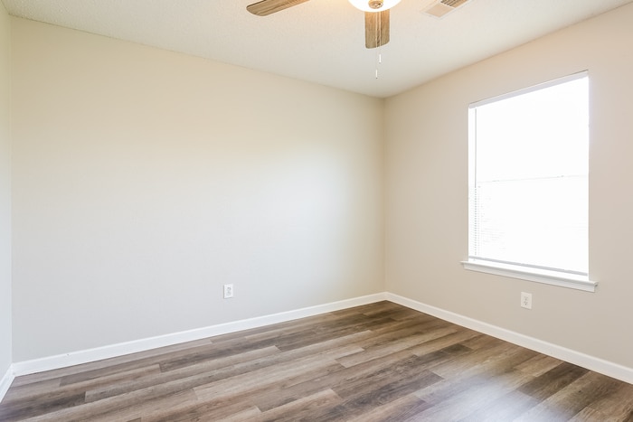 Building Photo - 110 Granary Dr