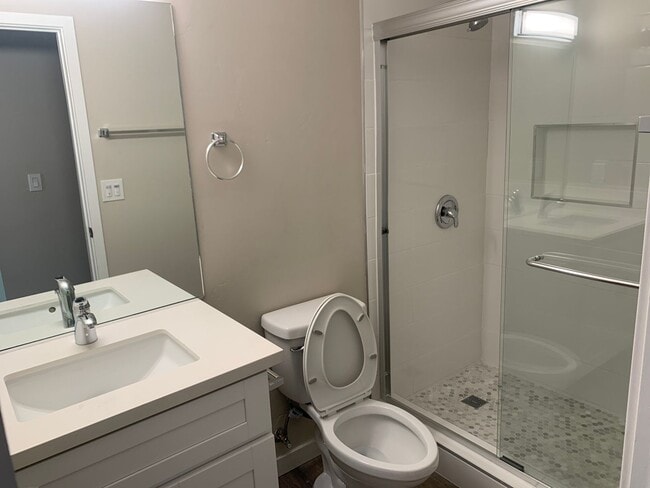 Building Photo - Nice 3 bedroom unit with Pool!