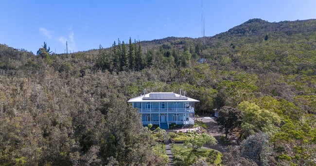 Building Photo - Plantation Style Estate Home