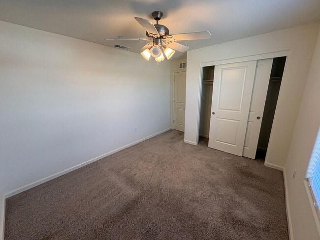 Building Photo - Tulare smart home, DR HORTON built home Available Now! Energy efficient