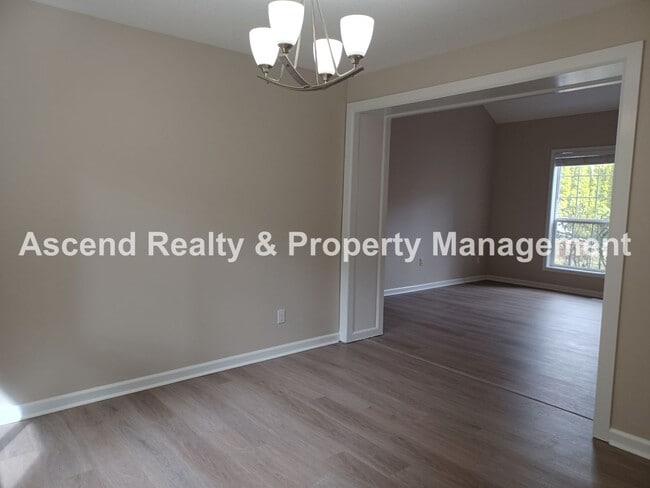 Building Photo - Gorgeous Updated Murrayhill Area 4 Bed on ...