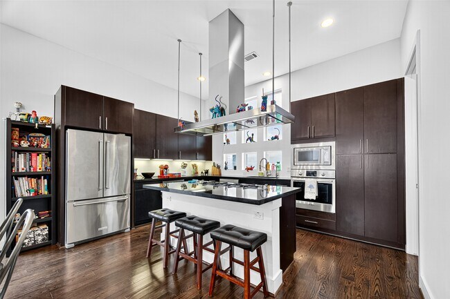 Building Photo - 1232 W 24th St