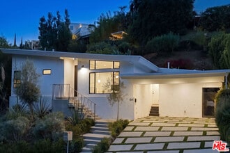 Building Photo - 1541 Rising Glen Rd