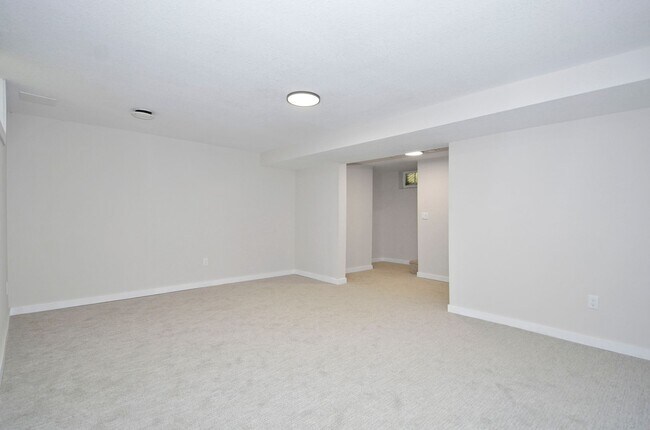 Building Photo - Beautiful Updated 5-Bed 2-Bath Home in NE Minneapolis!