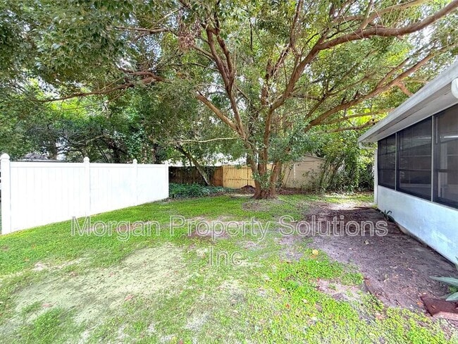 Building Photo - 1221 Poinsettia Ave