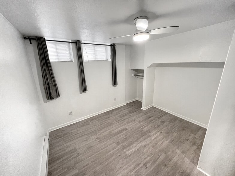 Primary Photo - 240 Main St