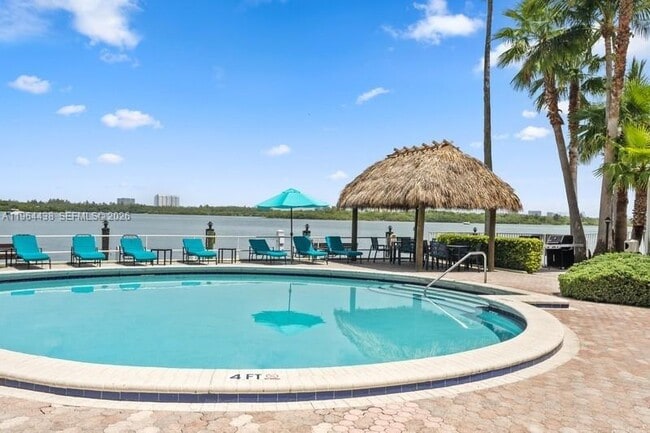 Building Photo - 10350 W Bay Harbor Dr