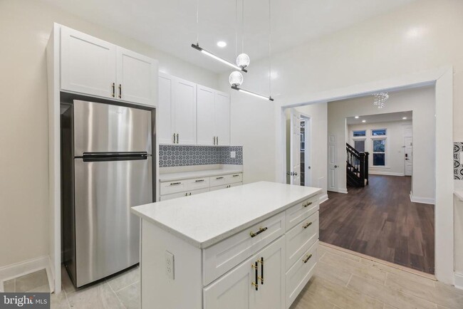 Building Photo - 3041 Belmont Ave