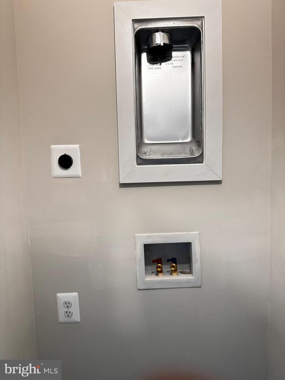 Building Photo - 30 Trotting Rd