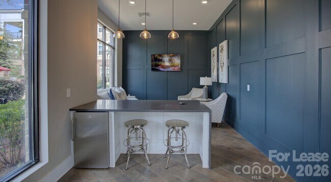 Building Photo - 16408 Holly Crest Ln