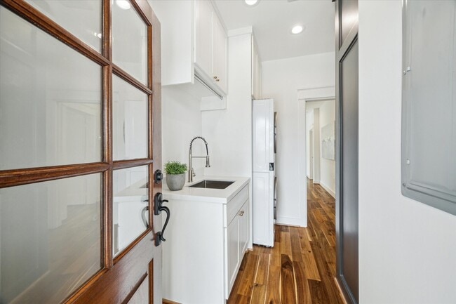 Building Photo - 1518 31st St