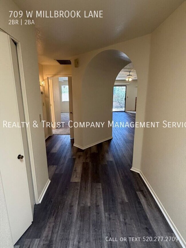 Building Photo - 709 W Millbrook Ln