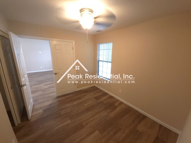 Building Photo - 4537 Fox Valley Cir