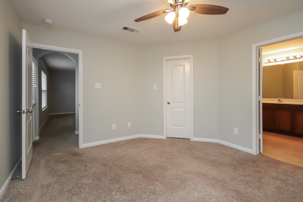 Building Photo - 2131 Golden Topaz Dr