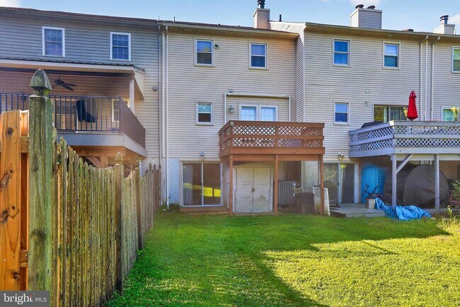 Building Photo - 562 Susan Dr