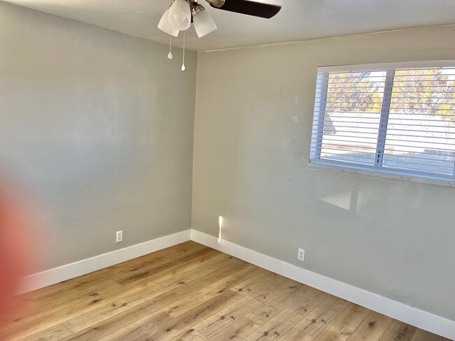 Building Photo - 342 W 4 plex