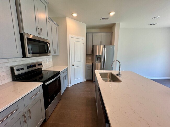 Building Photo - Brand New, 3BR/2.5BA Townhouse in Monroe