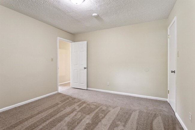 Building Photo - 4BR | 2 Full Baths | Downtown Newport News