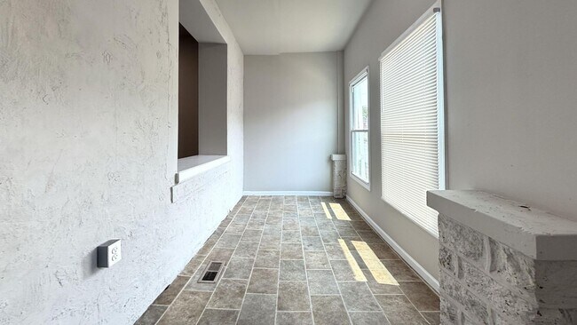 Building Photo - Stunning 3-Bed with Exposed Brick in 19143