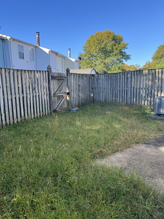 Building Photo - 5827 Suitland Rd