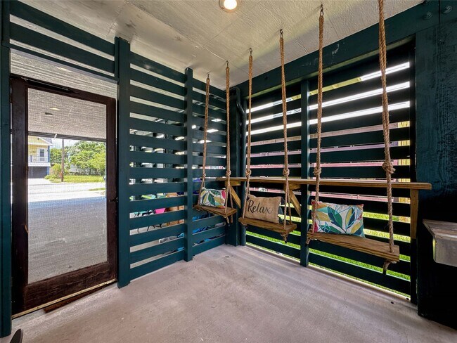 Building Photo - 1208 32nd St