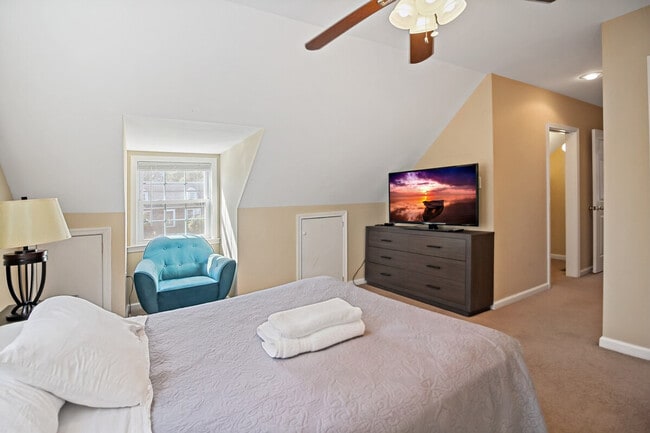 Building Photo - 300 Lawton St