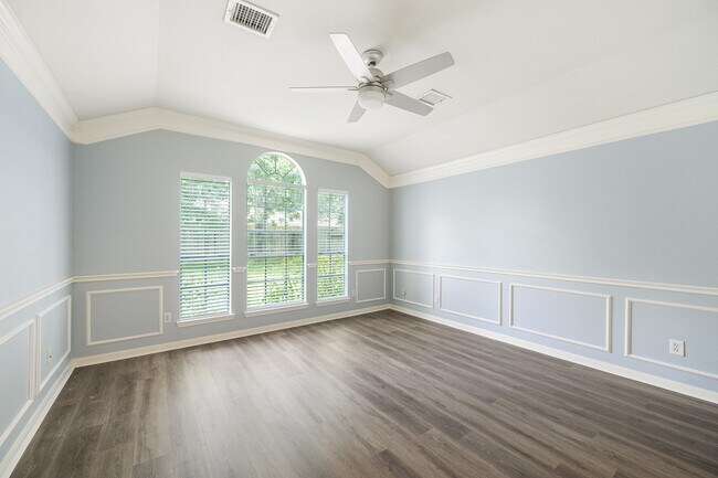 Building Photo - 5827 Willow Park Dr
