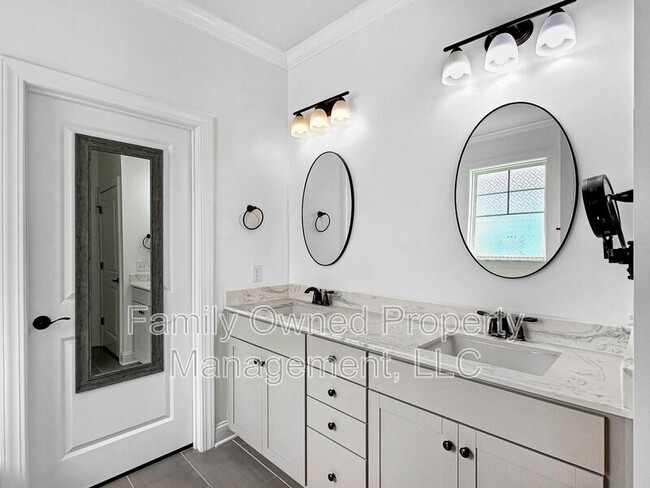Building Photo - 128 Whaler Ave