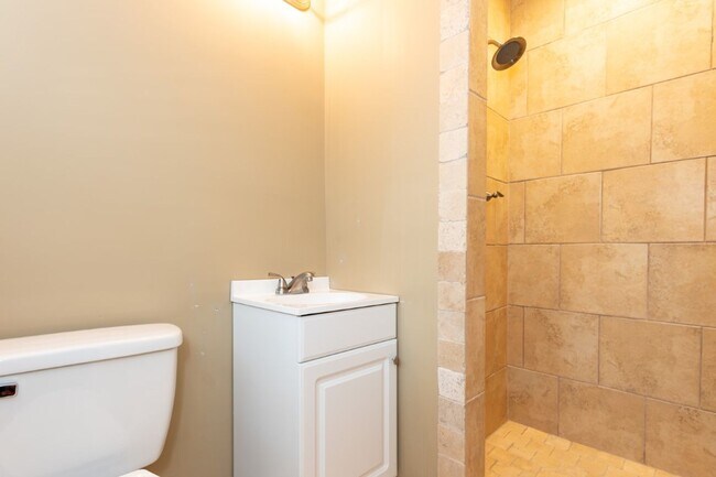 Building Photo - Pet-Friendly 3BR with Bonus Room, Deck & G...