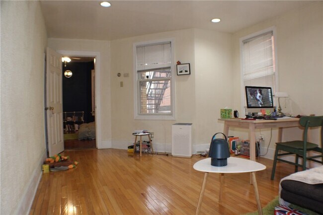 Building Photo - 708 S Negley Ave