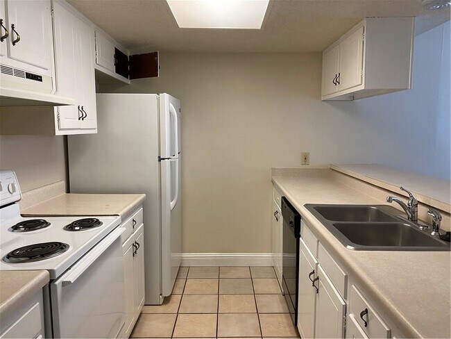 Building Photo - 3412 Willowrun Dr