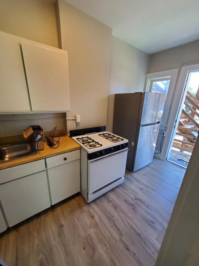 Building Photo - 146 King Dr