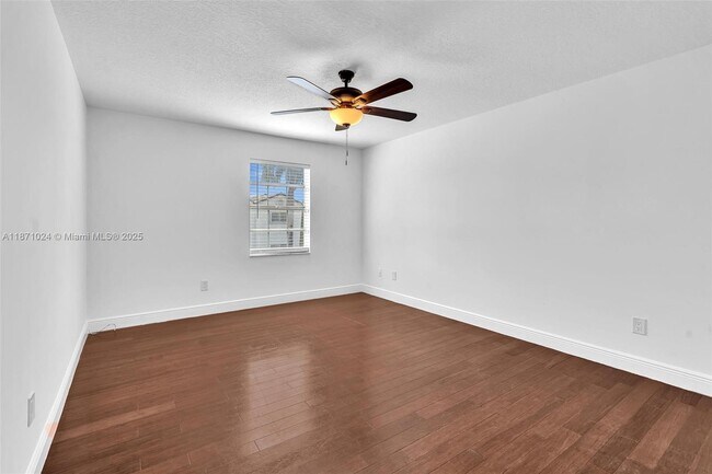 Building Photo - 20645 NE 25th Pl