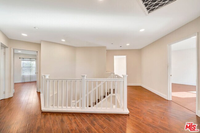 Building Photo - 12440 La Cresta Way