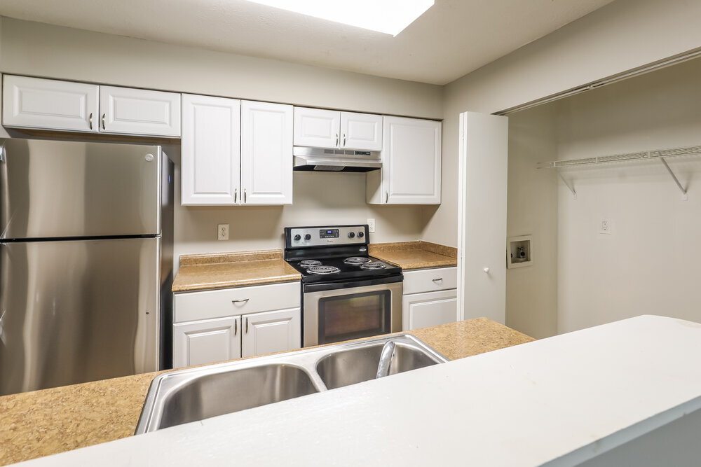 Building Photo - 9512 Forest Knoll Dr
