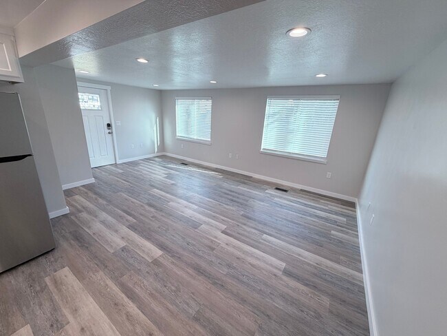 Building Photo - 255 Marvista Ln
