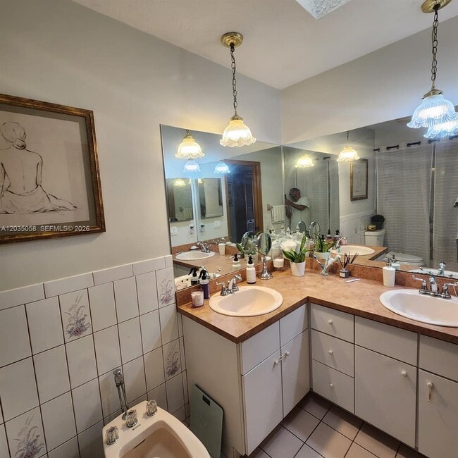 Building Photo - 6101 Palmetto Dr