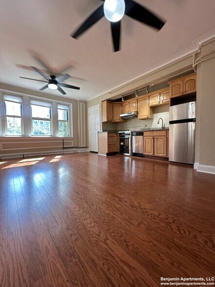 Building Photo - 1450 Beacon St