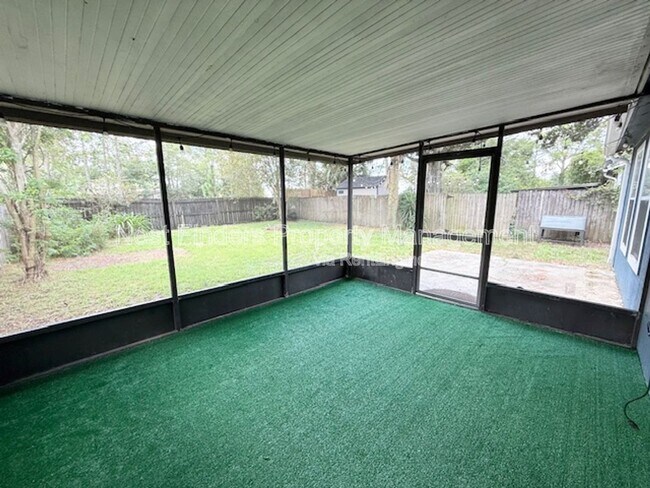Building Photo - 11746 White Horse Rd