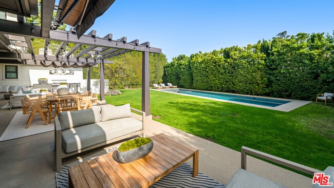 Building Photo - 720 Amalfi Dr