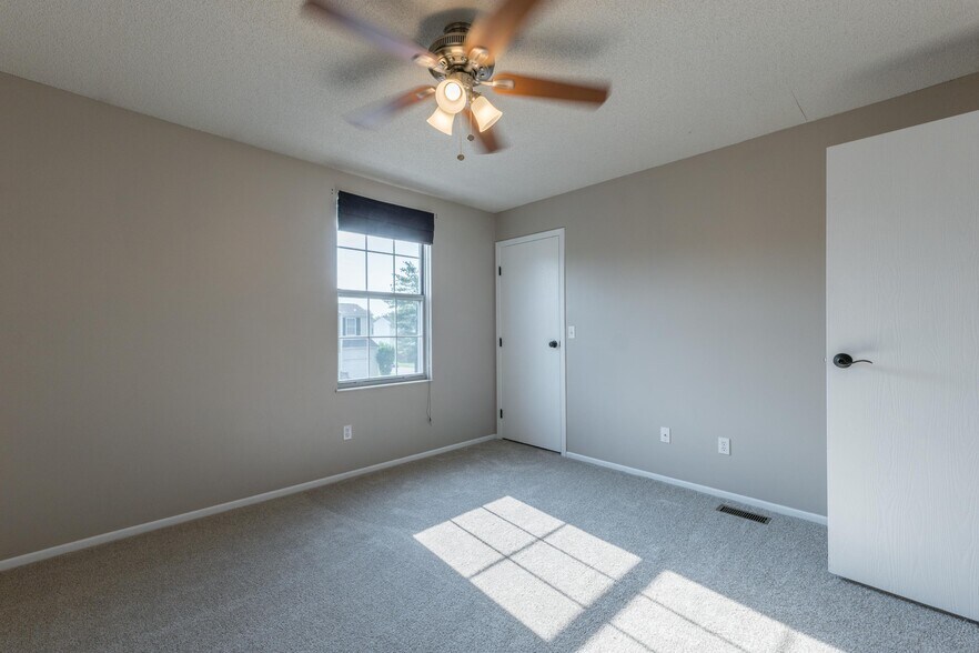 Building Photo - 4946 Stoneybrook Blvd
