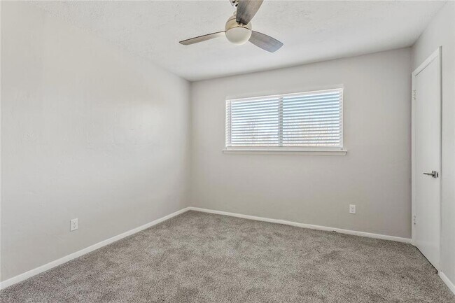 Building Photo - 2810 Dorchester Dr