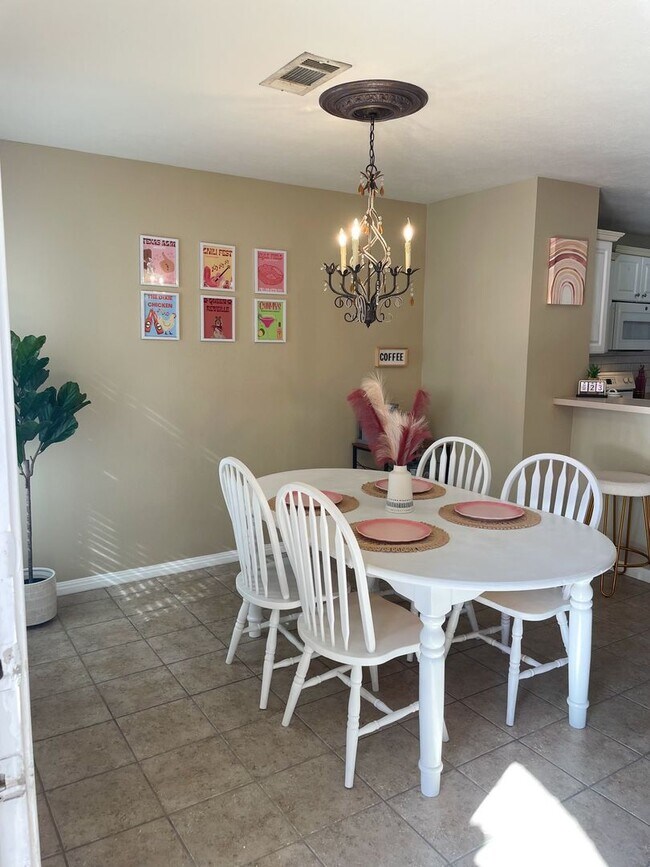 Building Photo - Beautiful 4 Bed, 4.5 Bath Minutes from Cam...